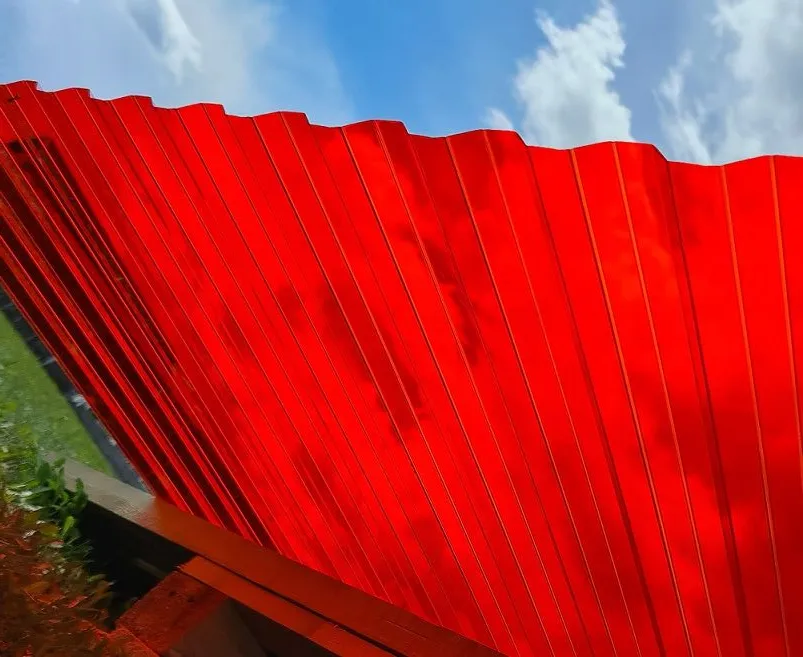 Профилированный поликарбонат красный 0,8 мм 