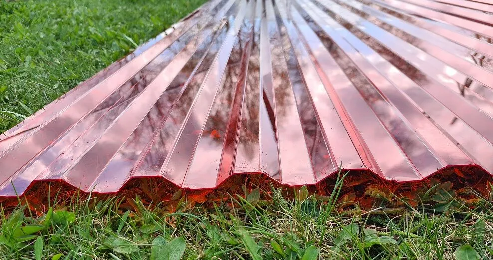 Профилированный поликарбонат красный 0,8 мм 